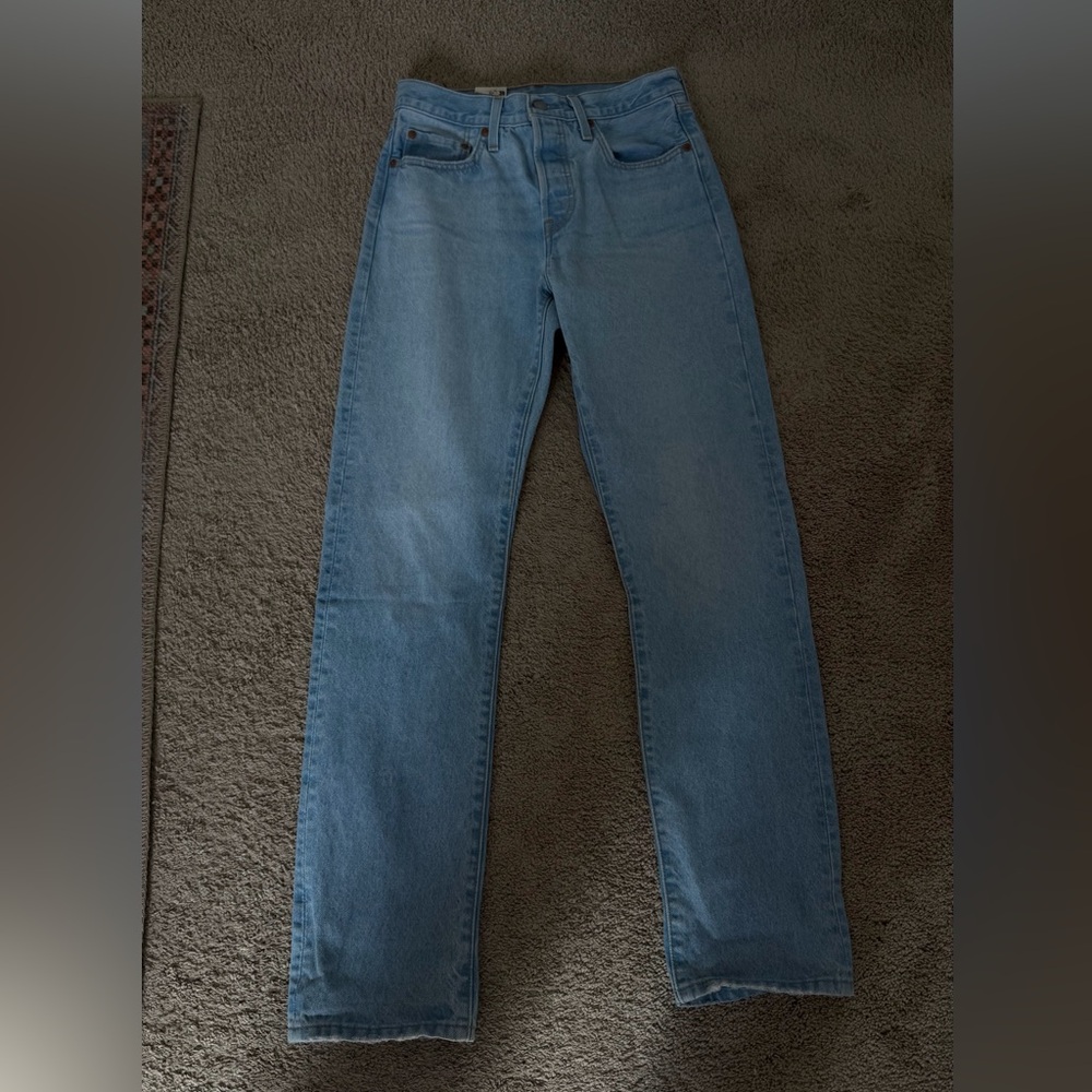 women’s Levi 501 size 27/32